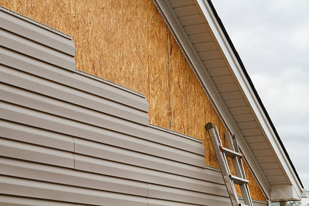 Professional Emergency Siding Repair technician working in Greencastle, IN